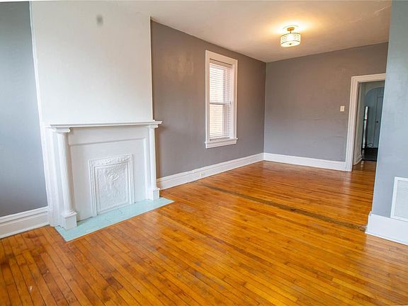 3rd image of 3855 Botanical Ave #2
