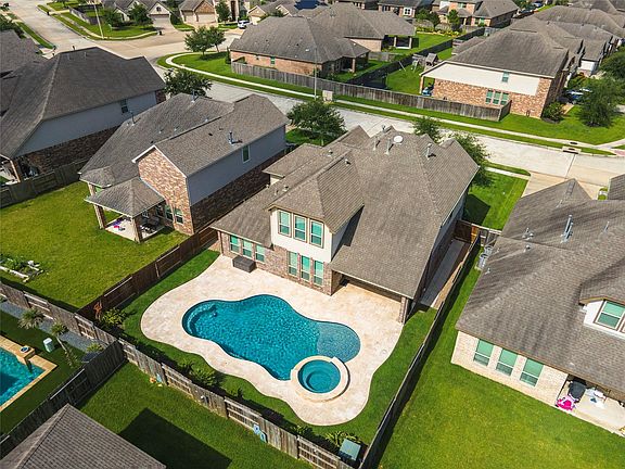 3rd image of 2328 Majestic Fairway Ln