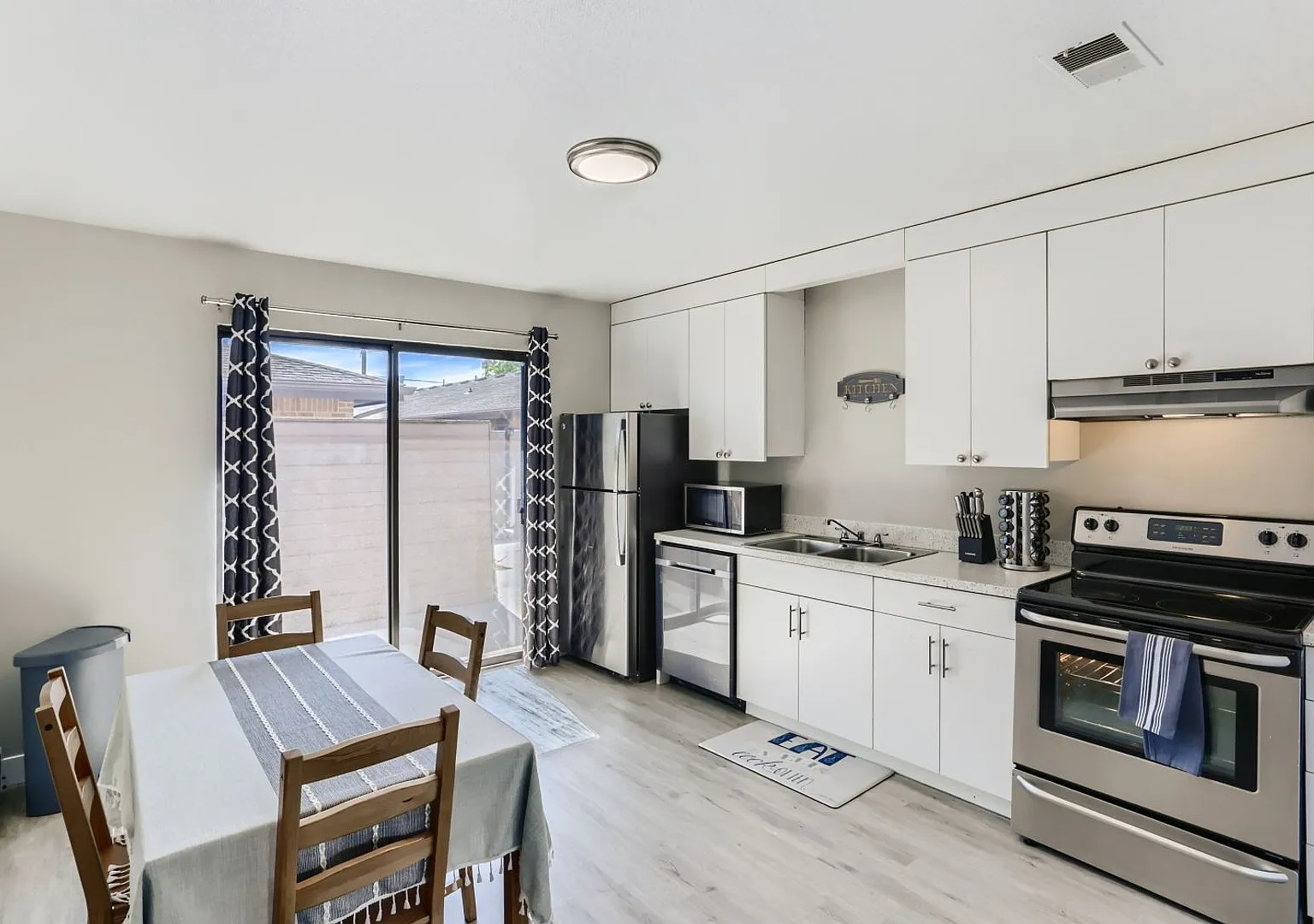 Lease Special - 2 weeks free - Flats at 9th Avenue — Photo 3