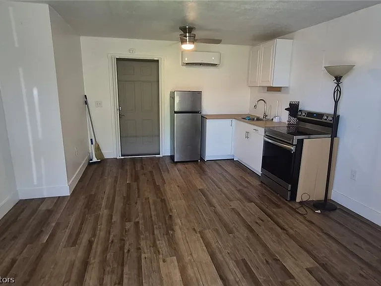 404 N Ridgewood Dr #A — Photo 3