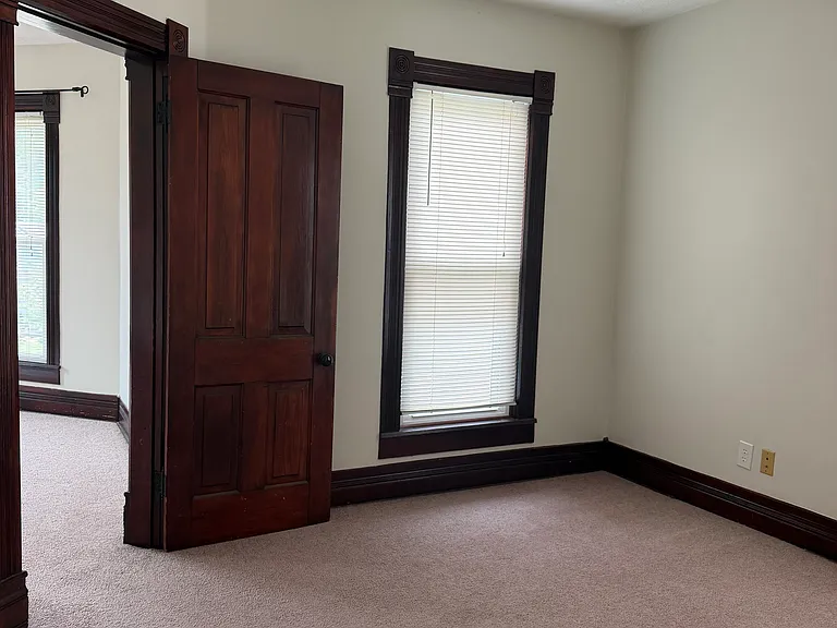 304 N Detroit St #1/2 — Photo 19