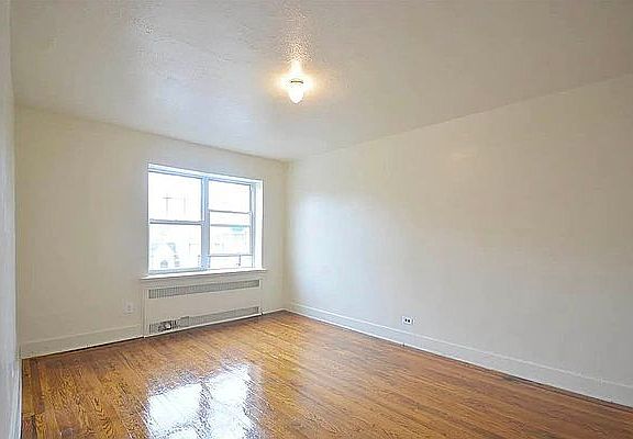 4th image of 734 Ocean Ave #4D