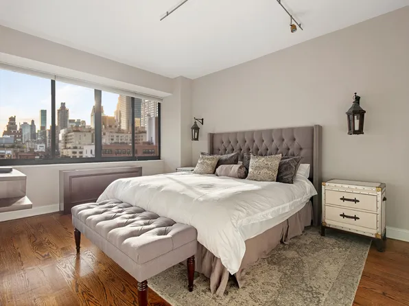 350 East 72nd Street image 4 of 7