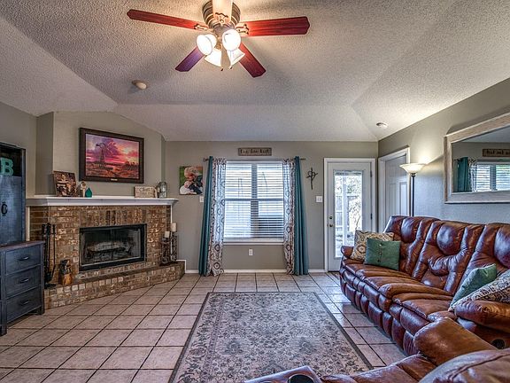 3rd image of 808 Dogwood Ave