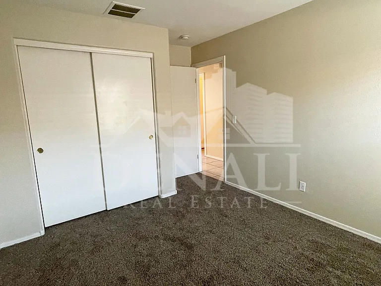 7220 S 55th Dr — Photo 18