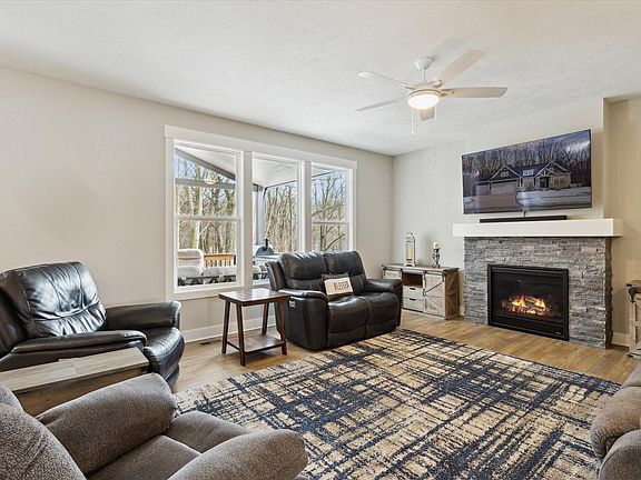 3rd image of 7526 Graymoor Street SE