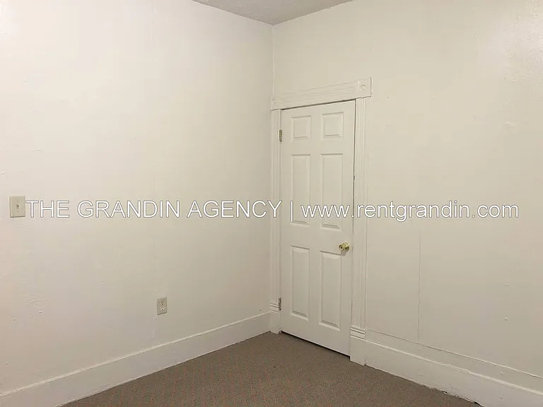 922 12th St SE #A — Photo 10