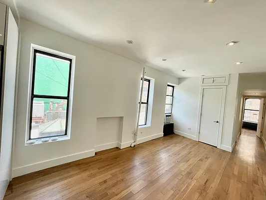 Rented by Vertical Real Estate LLC | media 10