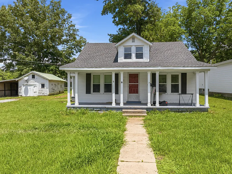 313 Knox St — Photo 1