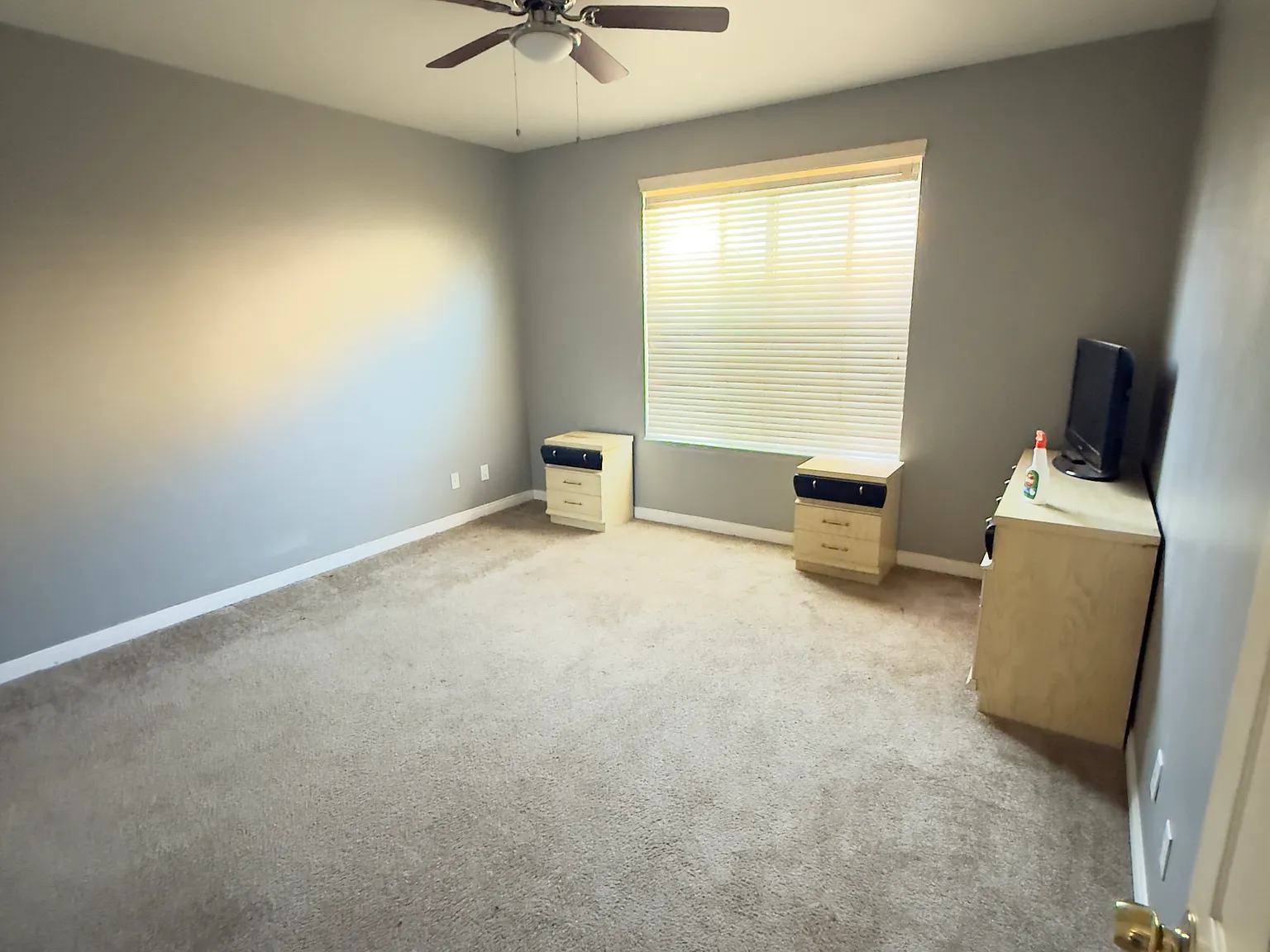 5 bed, $1,099 — Photo 4