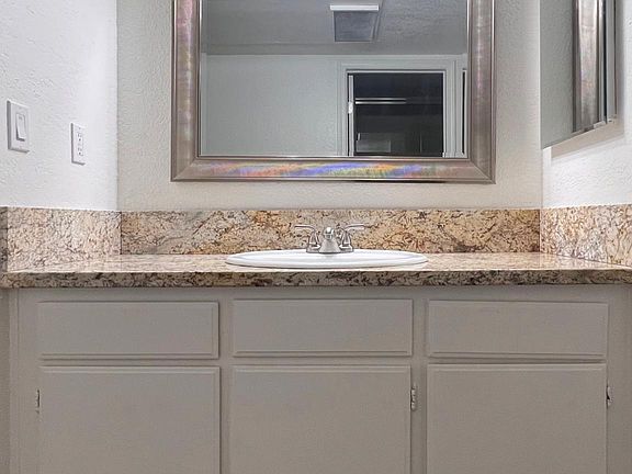 4th image of 134 S Western Ave APT 15