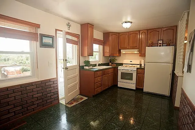 3 bed, 1.5 bath, 1168 sqft, $2,606 — Photo 2