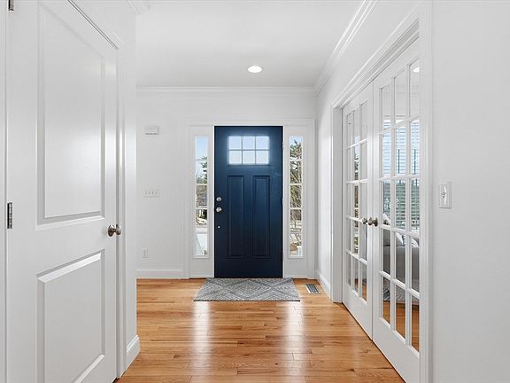 3rd image of 12 Locke Hill Ln