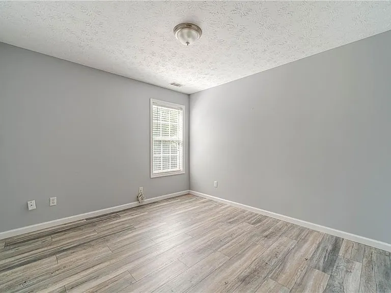 1617 Amhearst Walk Rd — Photo 32