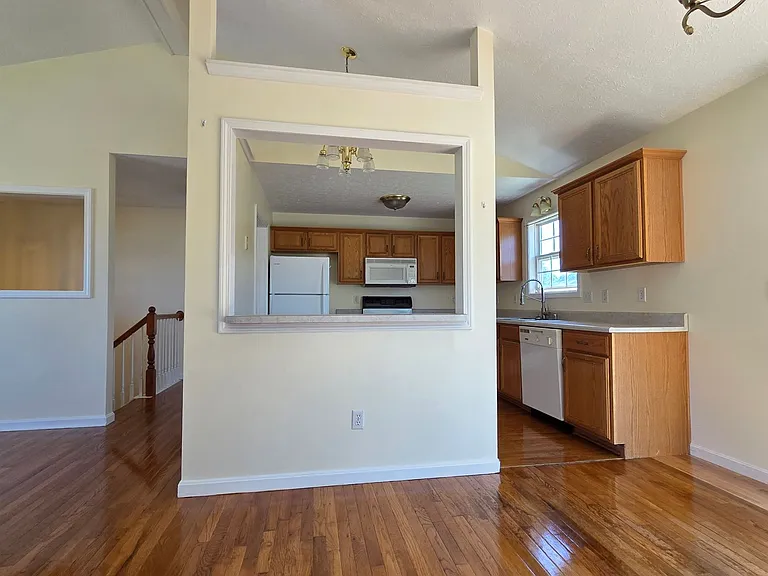 140 Byerly Blvd — Photo 5