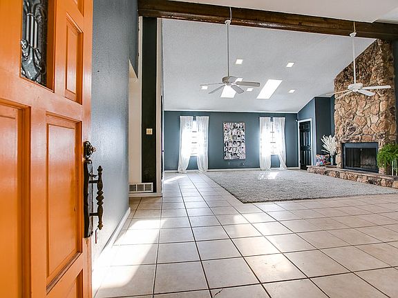 5th image of 811 W Avenue H