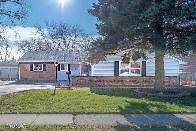 1st image of 111 Cambridge Ln