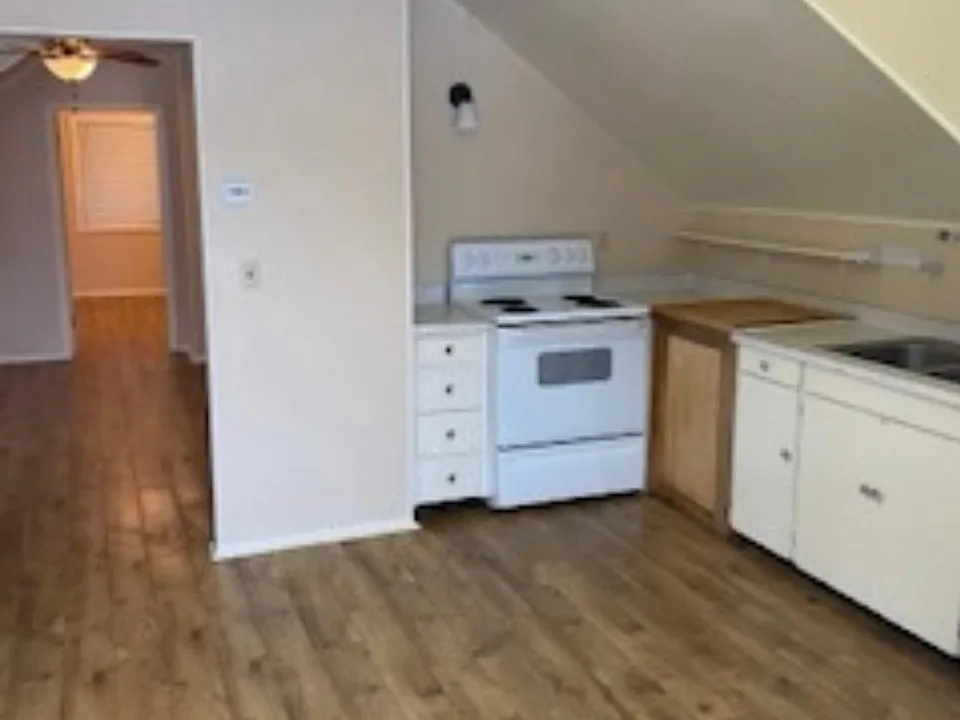 Right side of the kitchen