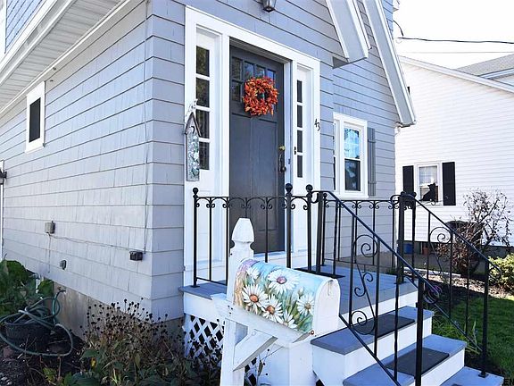 3rd image of 43 Meadowlawn Ave