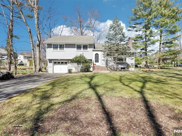 1 Diamond Ct, Glen Rock, NJ 07452