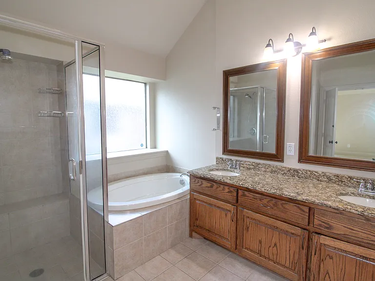 215 Wooded Creek Ave — Photo 19