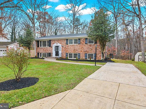 3rd image of 6908 Greenwood Dr