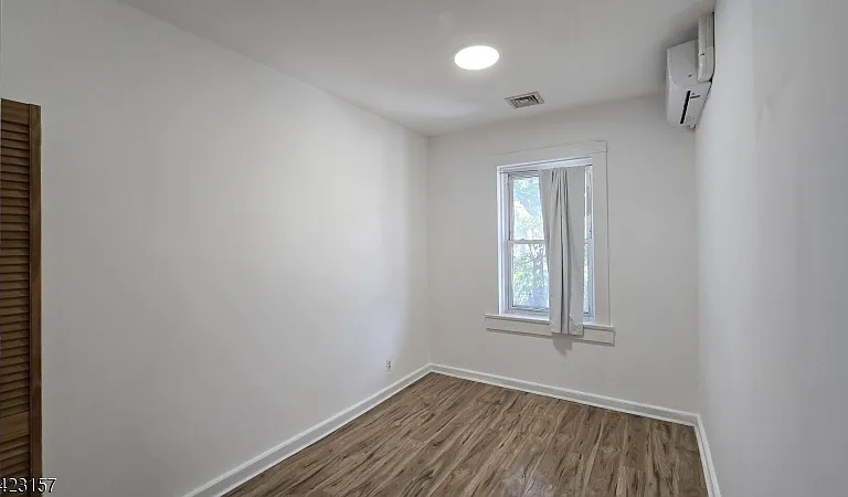 551 Franklin Ave #2R — Photo 9