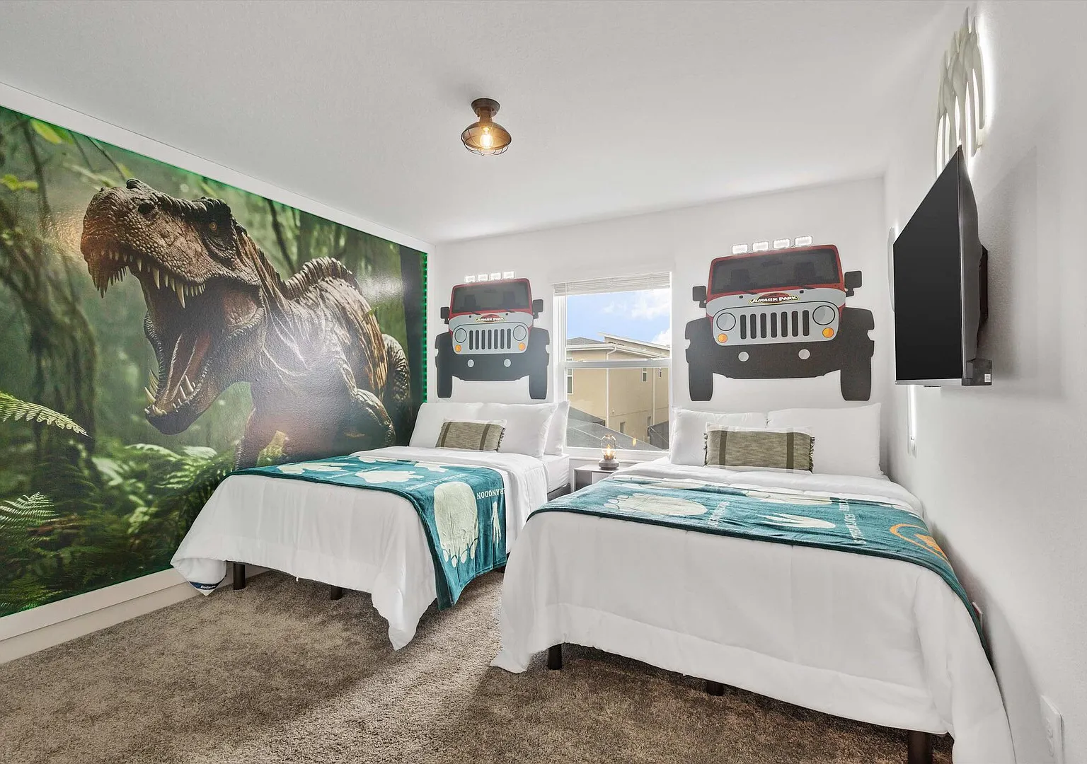 Stylish Family Retreat with Themed Bedrooms — Photo 3
