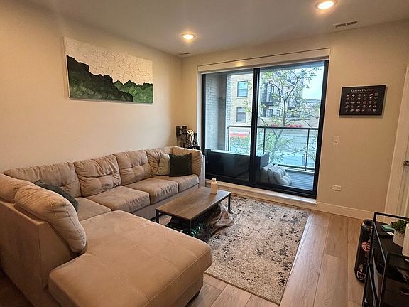 2nd image of 1646 W Belmont Ave #201