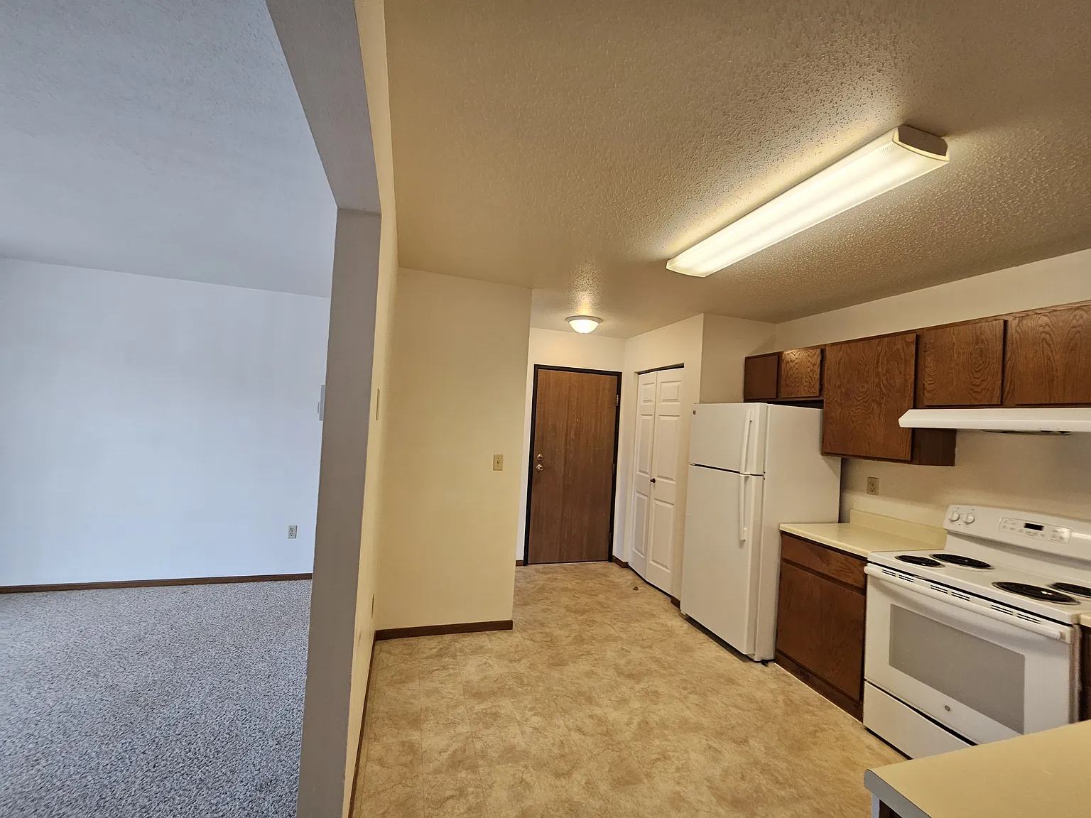 4325 Green Apartments — Photo 3