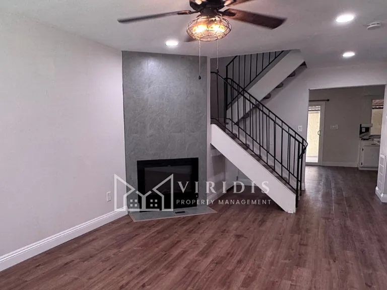 930 Olive Dr #26 — Photo 2