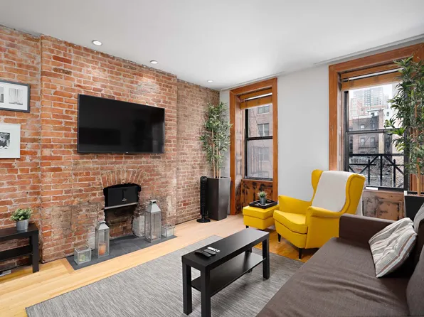 218 East 82nd Street image 2 of 9