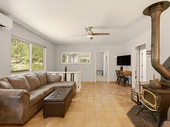 5th image of 2939 Squaw Valley Rd