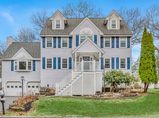 8 Dexters Ln, Wakefield, MA 01880