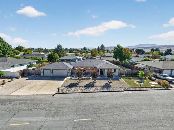 681 Ridgemark Dr, Hollister, CA 95023