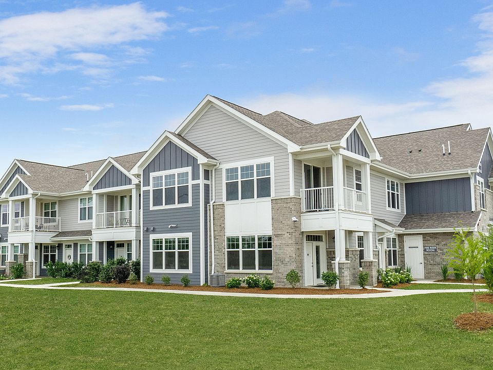 Seasons at Plainfield Resident Building Exterior