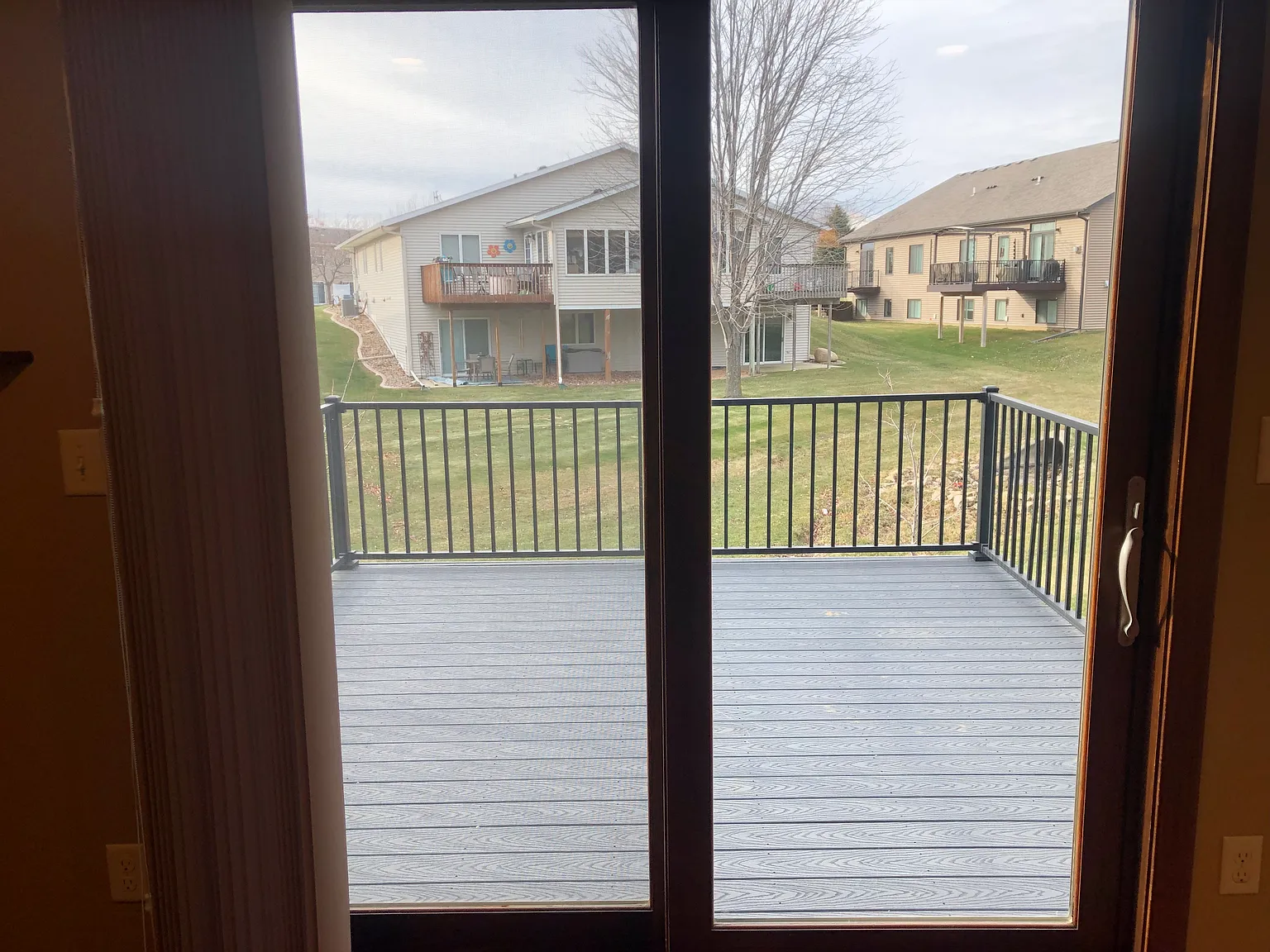 2 bed, 2.5 bath, 2200 sqft, $2,100 — Photo 4
