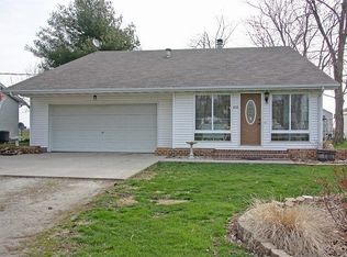 406 N Pine St, Maroa, IL 61756