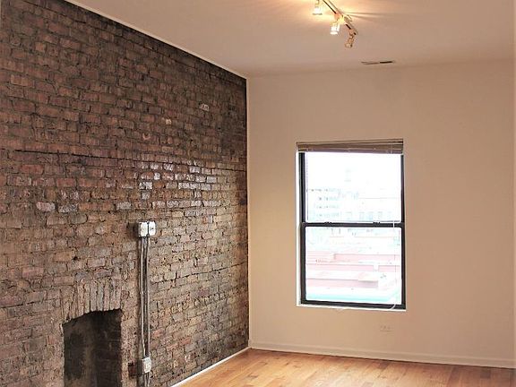 2nd image of 1212 W Foster Ave #1212S3A