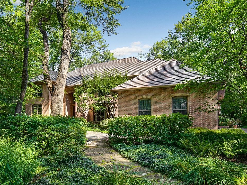 1st image of 366 Belle Foret Dr