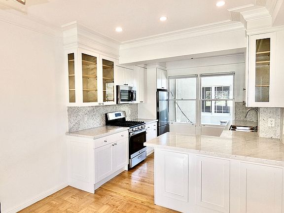 2nd image of 2235 Laguna St APT 102