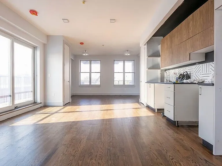311 Woodbine St #3F — Photo 4