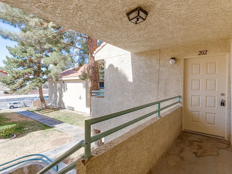830 N Sloan Ln #202 — Photo 7