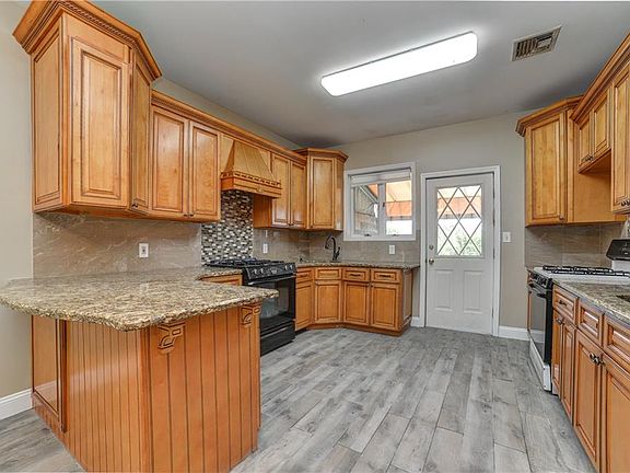 3rd image of 8 Kaufman Ct #201