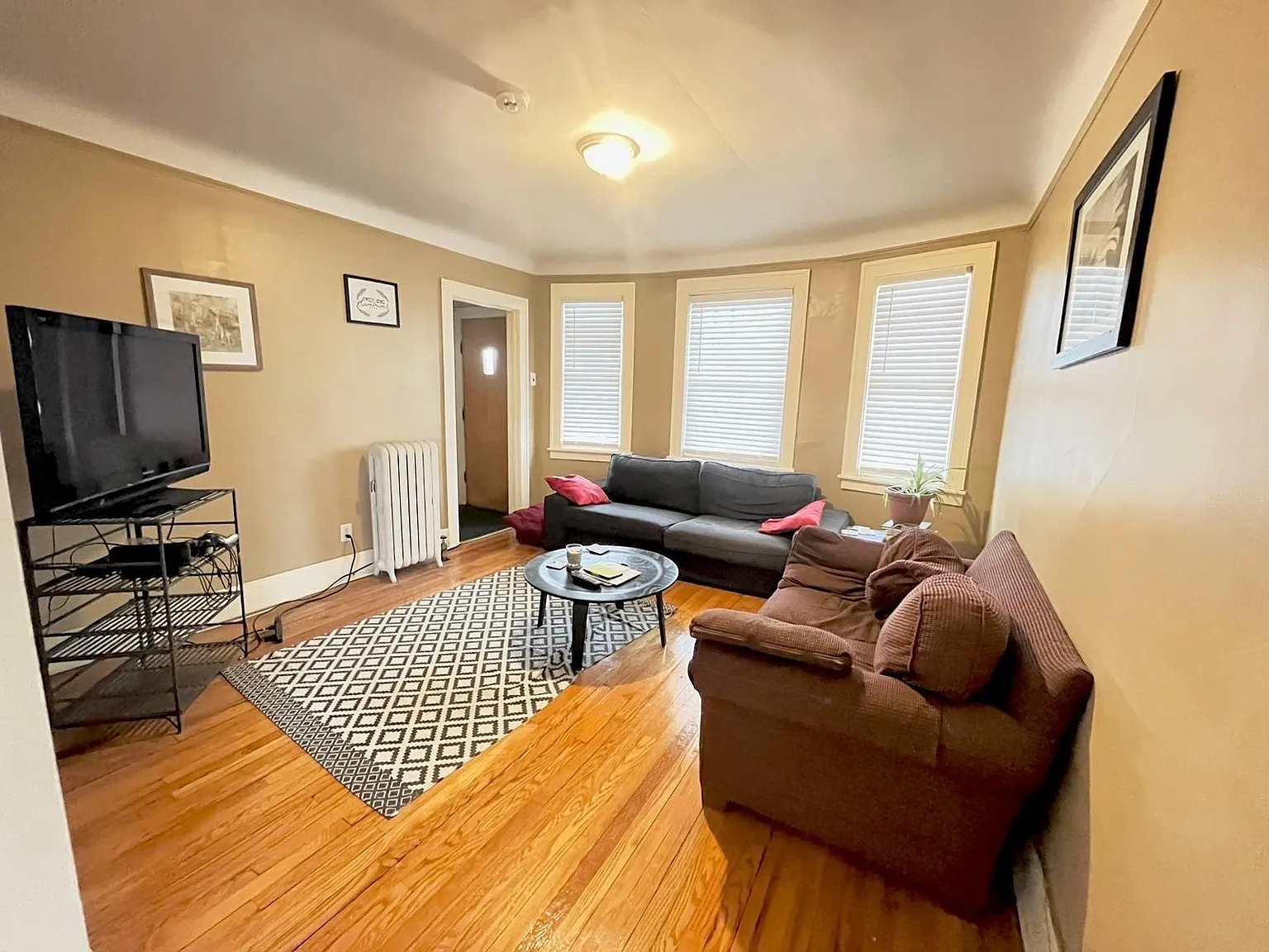 3 bed, 1000 sqft, $1,350 — Photo 3