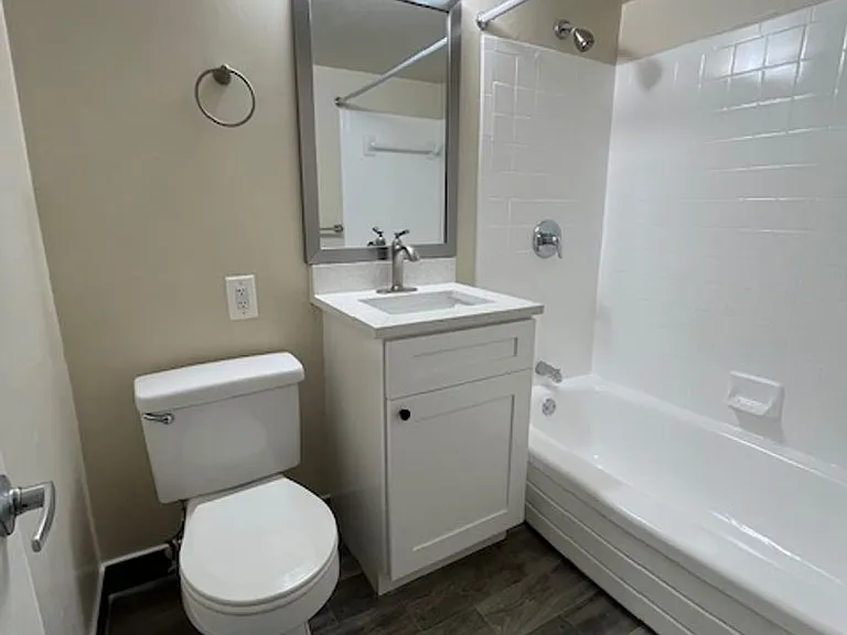 Woods Edge Apartments — Photo 43