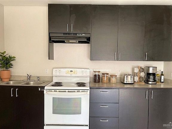4th image of 3206 Hill Crest Dr APT 4