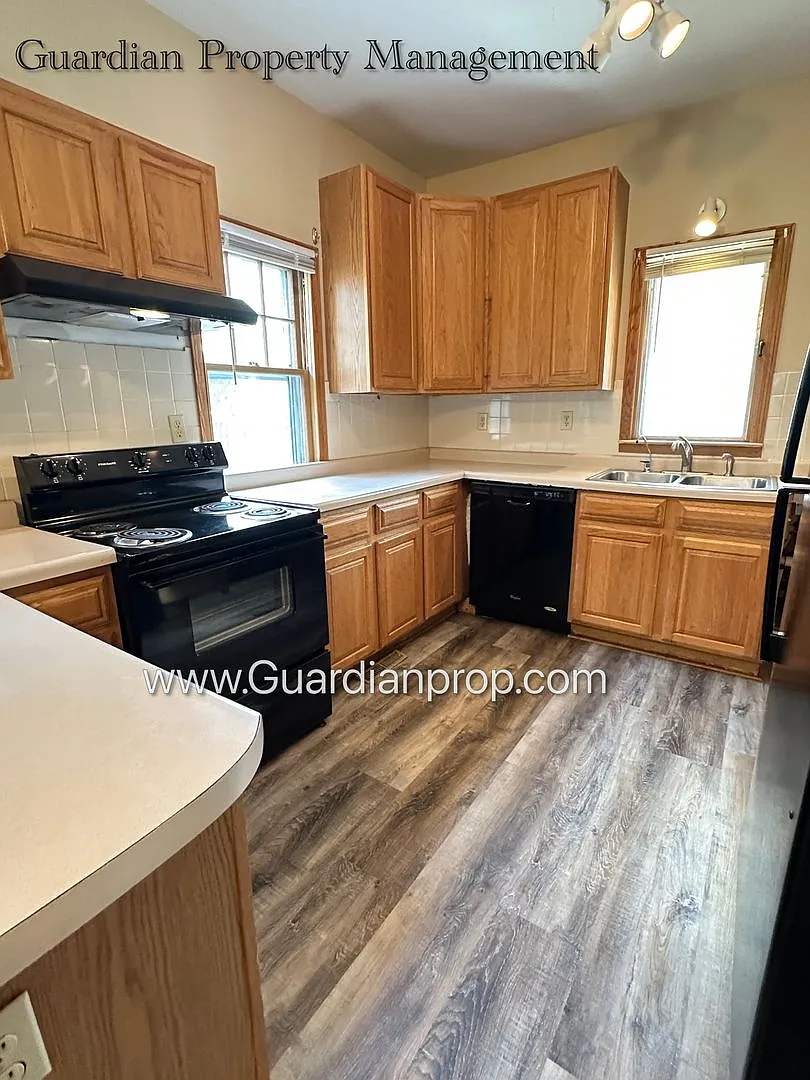 South Minneapolis SFH, Fenced Yard, 1 Car Garage, Dishwasher, Laundry, October Availability — Photo 2