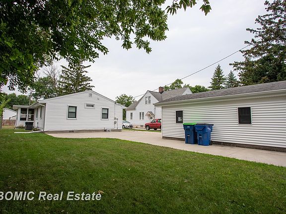 3rd image of 1706 Helen St
