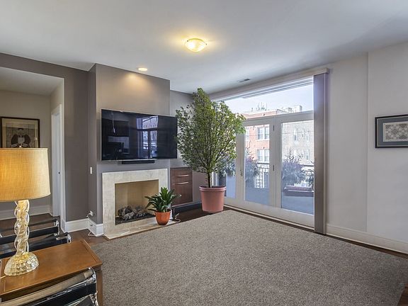 2nd image of 711 W Grand Ave #201